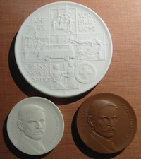 3 Meissenmedaillen, Dresden 1975, 1980 , Deutsches Rotes Kreuz,  ua. Landsteiner