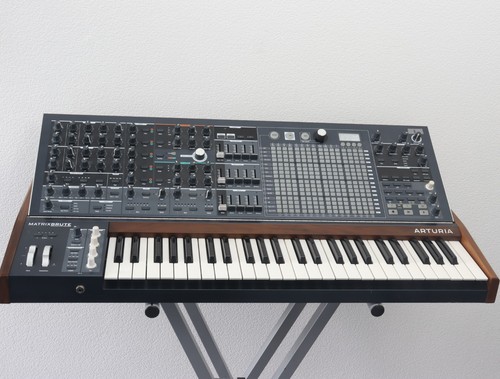 Arturia matrixbrute - arturia,