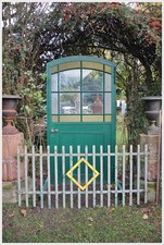 1 m von 18 lfdm. Schmiedeeisen Zaun mit Pforte 1930 Simplizität