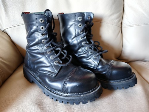 Angry itch boots - itch,