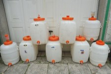 8 große Fässer ,Getränke- Maische- Wein - ,Most- Gär -..Fässer  5x 60 Liter +