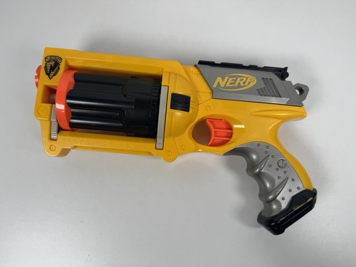 Nerf gun strike - n-strike, yellow