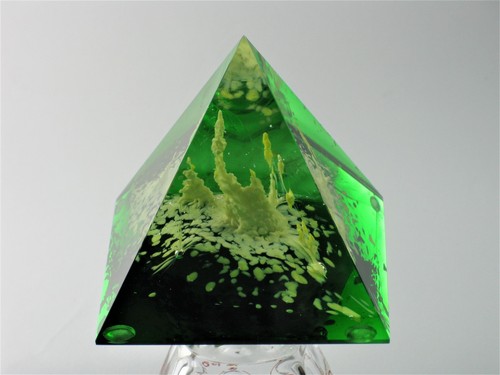 Pyramide aus glas - aus,