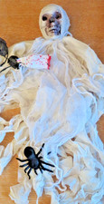 HELLOWEEEN Deko Gespenst TOTENKOPF + Grusel Horror Spinnen Ghost