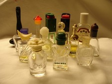 **14 verschiedene Parfum Miniaturen - teilweise voll - halbvoll - leer - selten