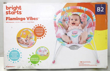 Bright Starts, Flamingo Vibes Babywippe mit Beruhigenden Vibrationen, Spielbogen