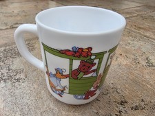 Vintage Arcopal Kinder Milchglas Becher Tasse Tiere im Zug