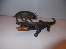 Elastolin Hausser, 2 Masse Tiere, Krokodil & Hyäne, 1960er / 70er Jahre.