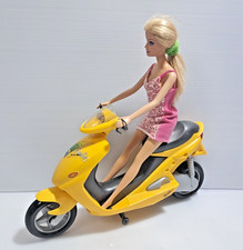 Barbie und das Motorrad Roller
