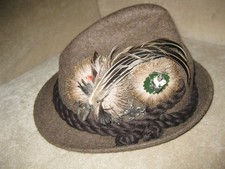 Schöner Bayrischer Trachtenhut  Gr.55 dunkelbraun mit Gamsradel und Feder