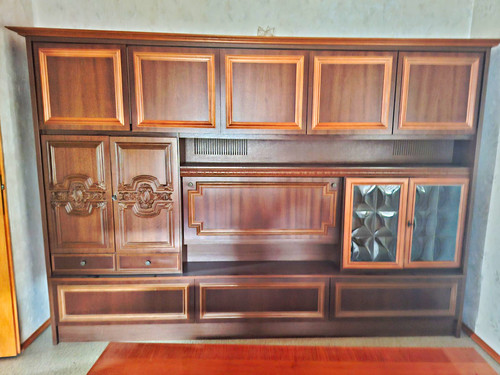 Wohnzimmerschrank