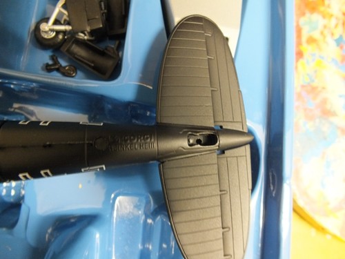 Aa33703 corgi heinkel he111 - corgi,