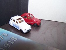 Citroen 2 CV " Charleston Ente" rot+ Bayern Ente weiß Vitrinenmodelle  Herpa