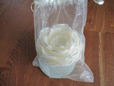 Wachsrose mit Glitzer  champagnerfarben auf Glasplatte