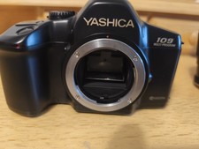 Yashica 109 analoge Spiegelreflexkamera mit 2 Objektiven und Blitzgerät 
