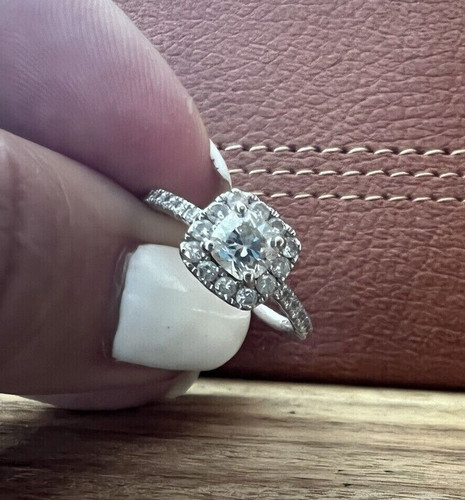 Simulierter diamant halo ideal - simulierter,