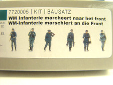 Deutsche Soldaten gehend    -