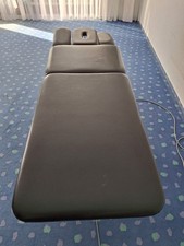 Elektrisch verstellbare Massagebank / Behandlungsbank