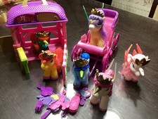 Pferde Fillys mit Stall und