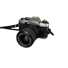 Nikon FE10 mit Zoom-Nikkor