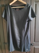 Kleid mit NIETEN am HALS