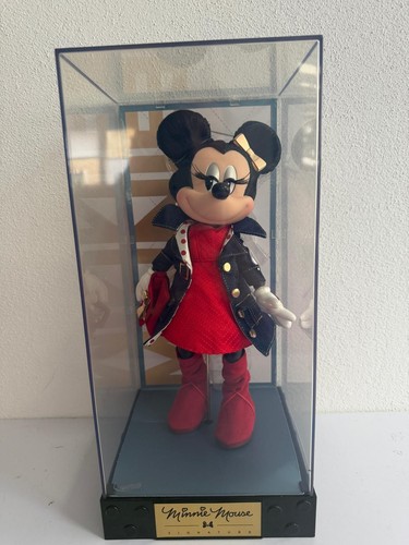 Disney minnie mouse signature - minnie,