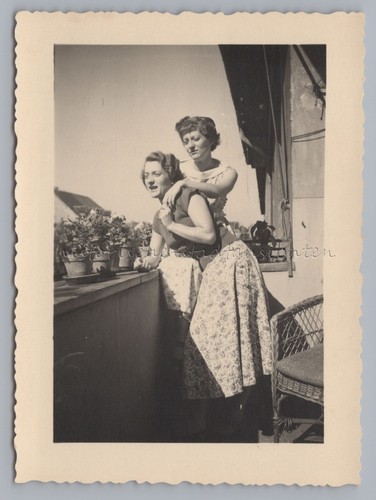 Frauen auf balkon altes - auf,