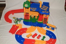 Wader Parkhaus mit Tankstelle