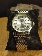 Herren Edelstahl Marken Armbanduhr in Silber Gold mit Geschenk Box Datumanzeige