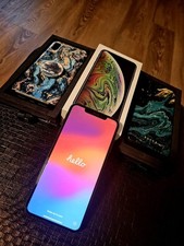 iPhone XS Max 64 GB Space Grau + Zubehörpaket (2 BURGA Hüllen)