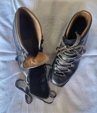 Antike Skischuhe, Langlaufschuhe der Marke Continental Größe ca. 42/43