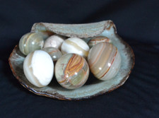8 echte Marmor Eier verschiedene Größen Maserungen auf Tonschale dekorativ