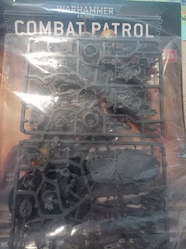Warhammer 40k combat - warhammer,