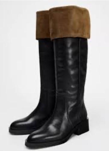 Schwarze lederstiefel mit - schwarze,