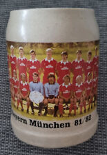 FC BAYERN MÜNCHEN Krug Ton 0,5, Saison 1981/82 farbige Mannschaft IVECO MAGIRUS