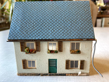 Haus - Eisenbahn - Spur H0 - weiß -  Schieferdach - Karton - 9,5 x 6 x 9 cm