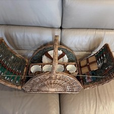 Vintage eleganter Picknickkorb