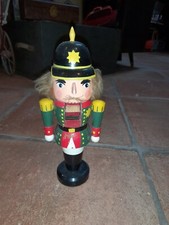 Nussknacker Nuss Knacker Holz grün rot gelb schwarze Uniform alt antik vintage