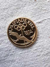 Kleine Goldfarbene Mütze "Olympiade Kiel 1972", ca 7 g, Nicht Magnetisch