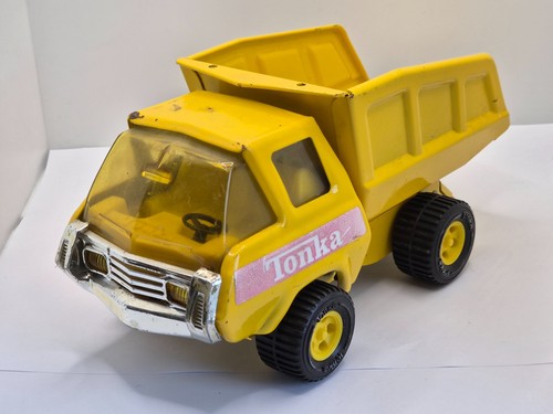 Tonka metal dump - truck, /