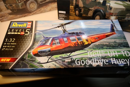 Revell03867 bell uh - revell03867-1/32, uh-1d