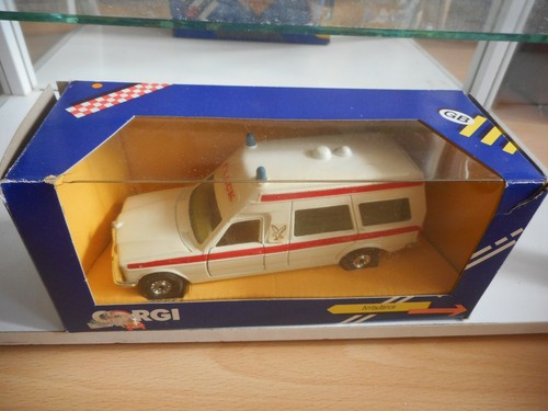 Corgi mercedes binz ambulance - corgi,