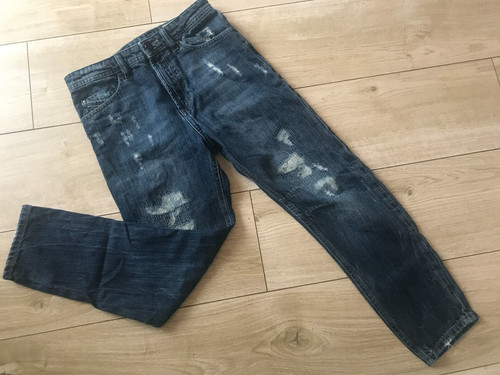 Jungen blau gerissene - gerissene, diesel
