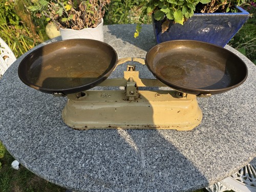 Alte waage mit tellern - alte, 2