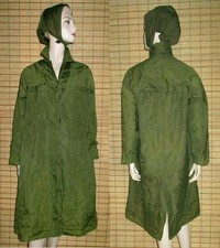 GRÜNER REGENMANTEL - RAINCOAT