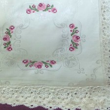 Tischdecke Weisswäsche Damast bestick Handarbeit von Oma ca. 140x 110 cm Blumen