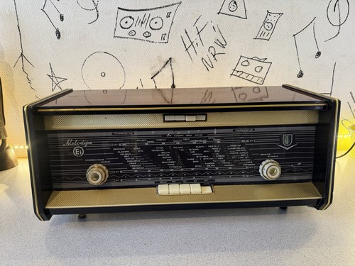 Vintage röhrenradio aus - vintage,