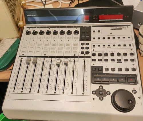Mackie control universal - mackie,