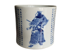 Chinesischer Blau Weiss Wu Shang Pu Pinseltopf,mit Helden und gemarkt mit Kangxi