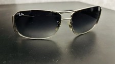 Ray Ban Sonnenbrille mit Diesel Etui für sportlich elegante Herren